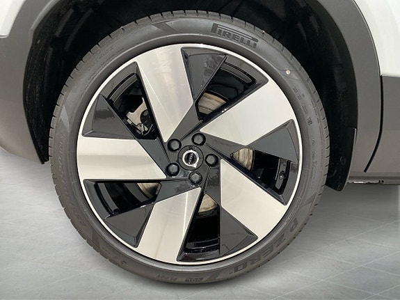 Volvo EX40 9 of 14