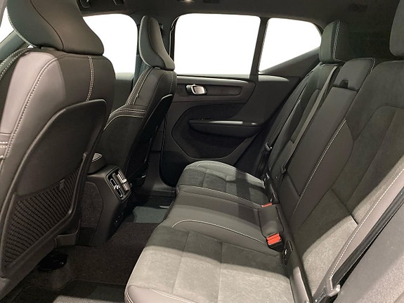 Volvo EX40 6 of 14