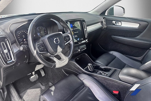 Volvo XC40 4 of 5