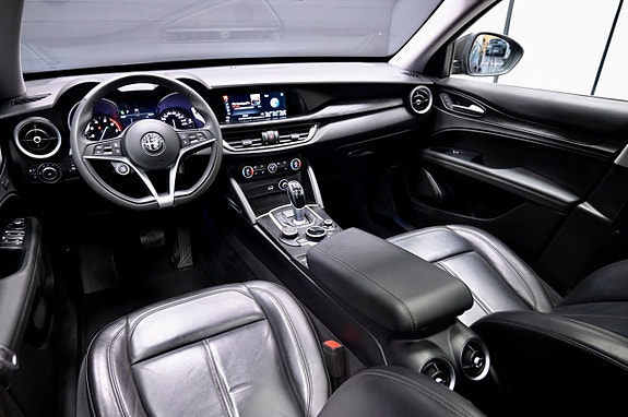 Alfa Romeo Stelvio 15 of 25