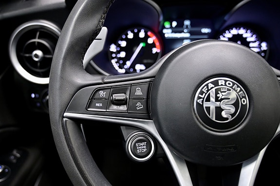 Alfa Romeo Stelvio 21 of 25