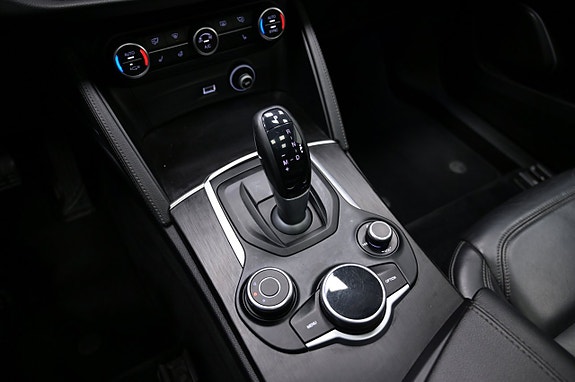 Alfa Romeo Stelvio 22 of 25