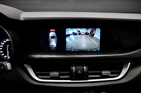 Alfa Romeo Stelvio 24 of 25