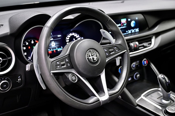 Alfa Romeo Stelvio 18 of 25