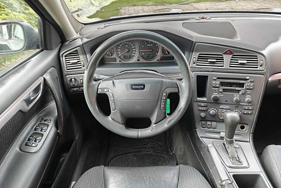 Volvo V70 11 of 17
