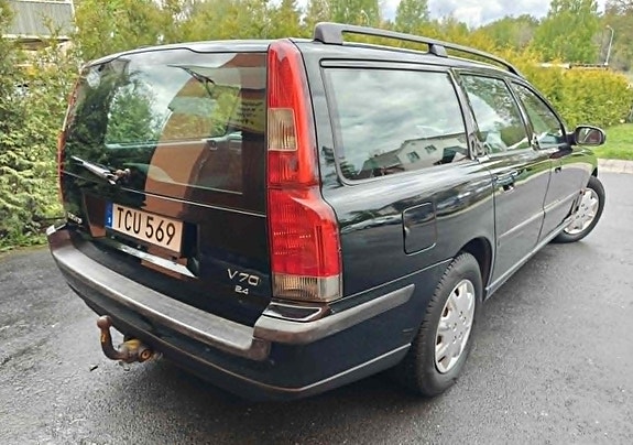 Volvo V70 4 of 5