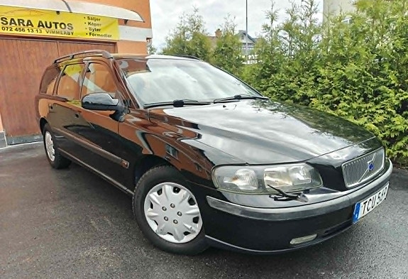 Volvo V70 3 of 5