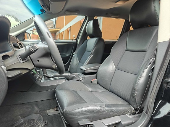 Volvo V70 9 of 17