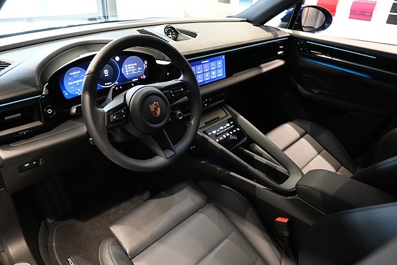 Porsche Macan 4 12 of 22