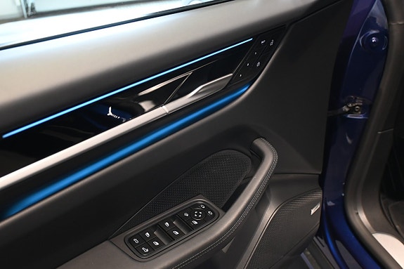 Porsche Macan 4 13 of 22
