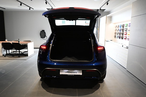 Porsche Macan 4 8 of 22