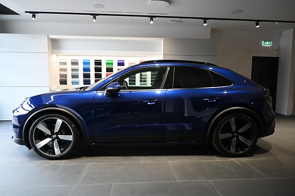 Porsche Macan 4 3 of 5