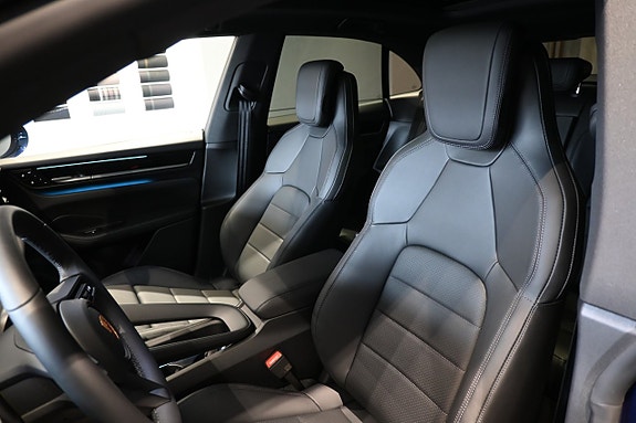 Porsche Macan 4 15 of 22