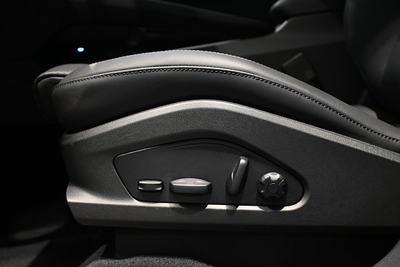 Porsche Macan 4 17 of 22