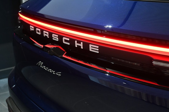 Porsche Macan 4 11 of 22