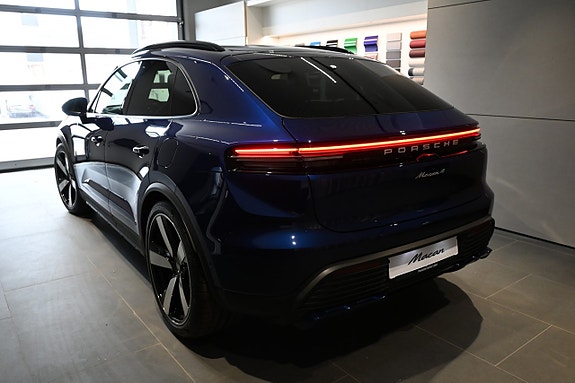 Porsche Macan 4 4 of 5