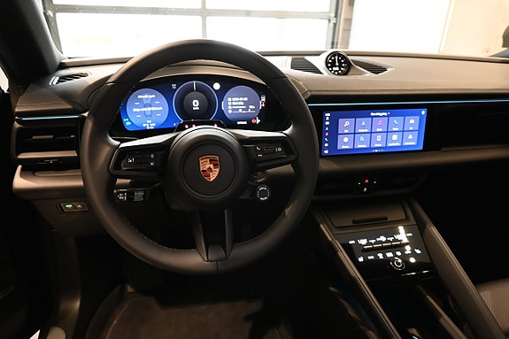 Porsche Macan 4 18 of 22