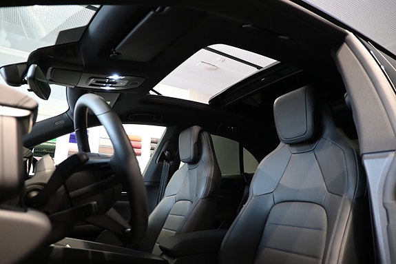 Porsche Macan 4 16 of 22