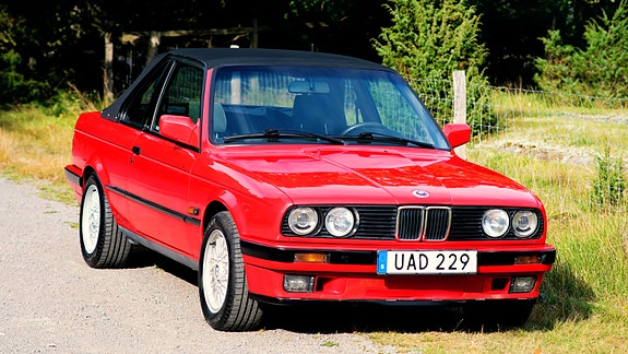 BMW 318i 4 of 5