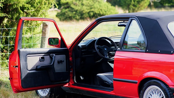BMW 318i 2 of 5