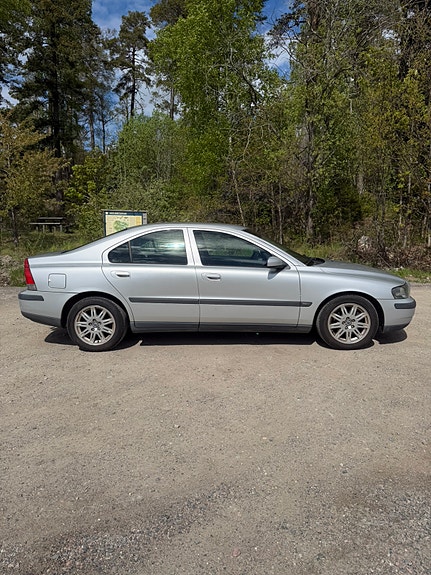 Volvo S60 2 of 4