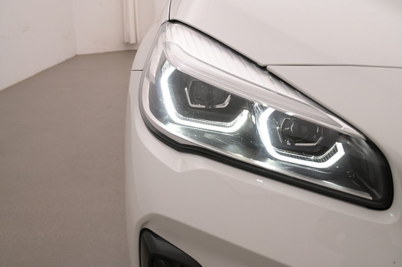 BMW 225xe 26 of 27