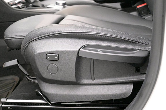 BMW 225xe 13 of 27