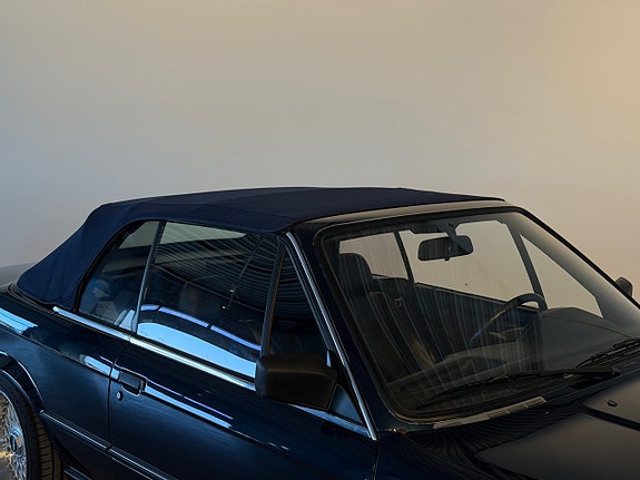 BMW 325i 4 of 5