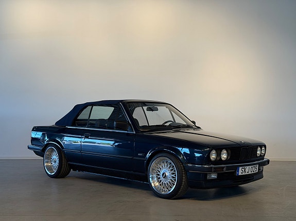 BMW 325i 3 of 5