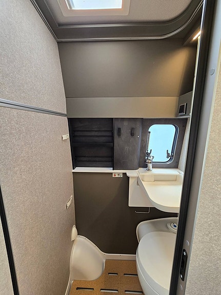 Hymer Grand Canyon S Xperience 9 of 19