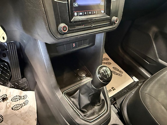 Volkswagen Caddy 9 of 17