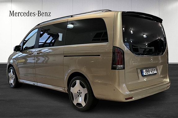 Mercedes-Benz V300 d 3 of 5