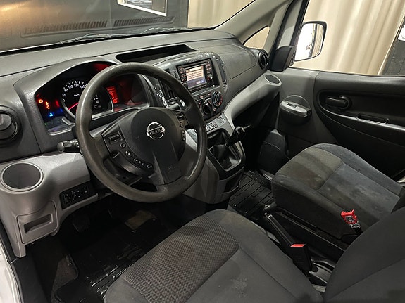 Nissan NV200 9 of 14