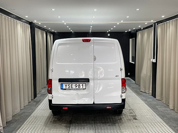 Nissan NV200 5 of 5