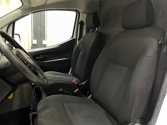 Nissan NV200 10 of 14