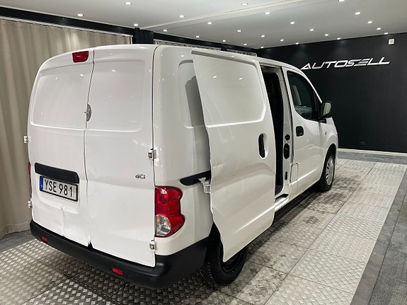 Nissan NV200 7 of 14