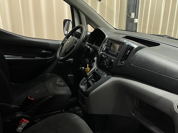 Nissan NV200 14 of 14