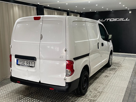 Nissan NV200 4 of 5