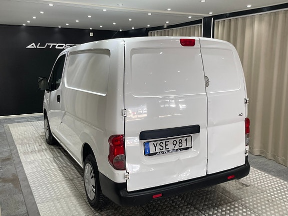 Nissan NV200 6 of 14