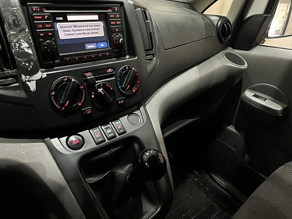 Nissan NV200 11 of 14