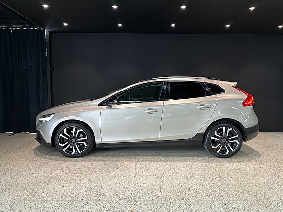 Volvo V40 Cross Country 3 of 5