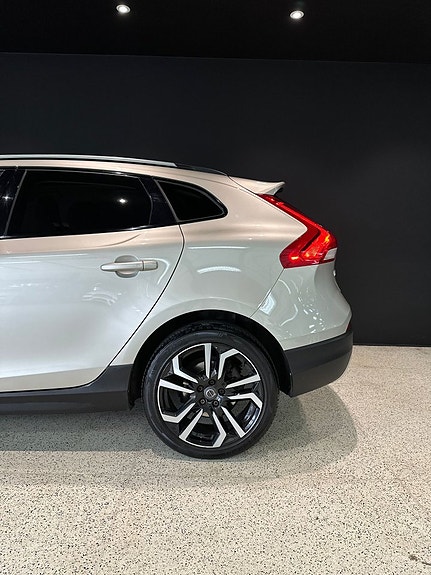 Volvo V40 Cross Country 4 of 5