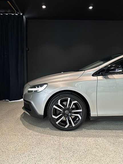 Volvo V40 Cross Country 5 of 5