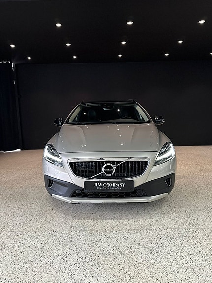 Volvo V40 Cross Country 2 of 5