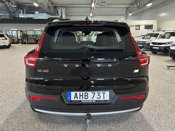Volvo XC40 3 of 5
