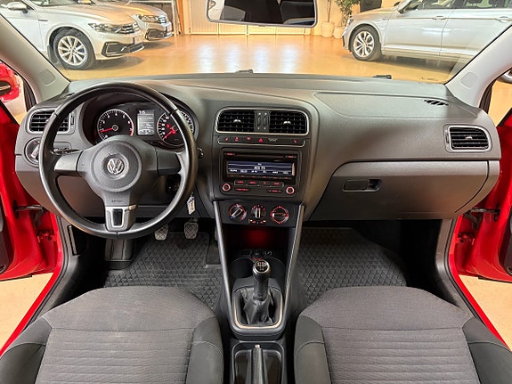 Volkswagen Polo 2 of 5