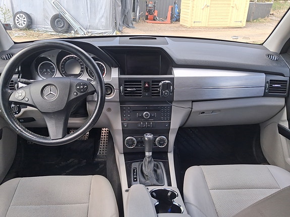 Mercedes-Benz GLK280 4 of 5