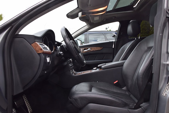 Mercedes-Benz CLS500 8 of 24