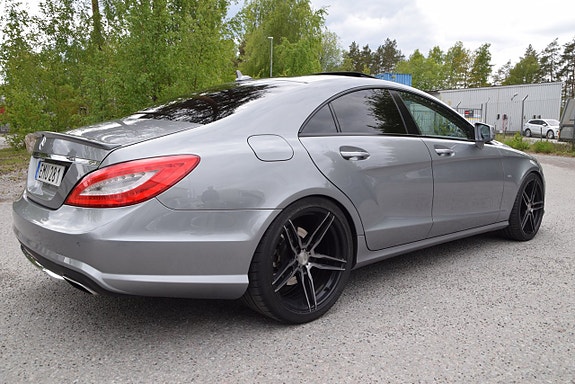 Mercedes-Benz CLS500 5 of 5