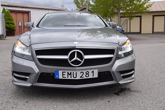 Mercedes-Benz CLS500 2 of 5